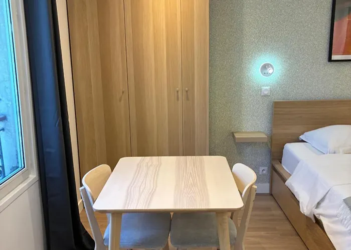 Apartment Number 5 Pantin